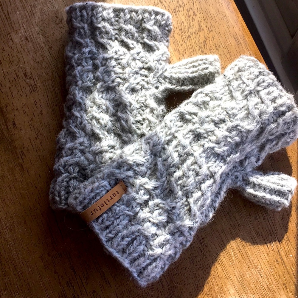 Turtlefur knit gloves